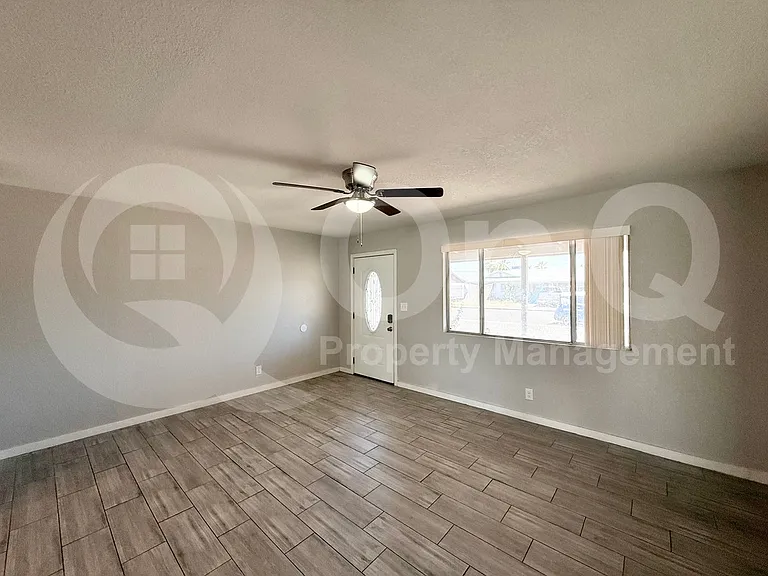 1718 W Auburn St — Photo 9