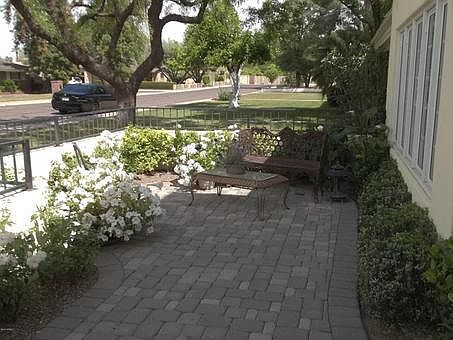 5th image of 225 E Glenn Dr
