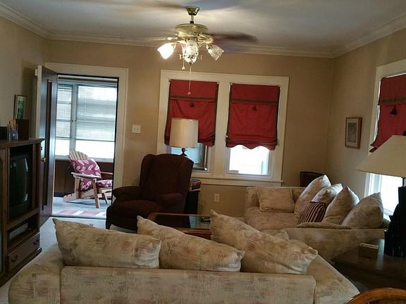 2nd image of 825 Lakewood Blvd