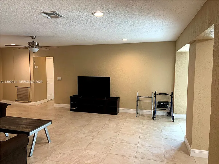 6407 SW 5th St — Photo 11
