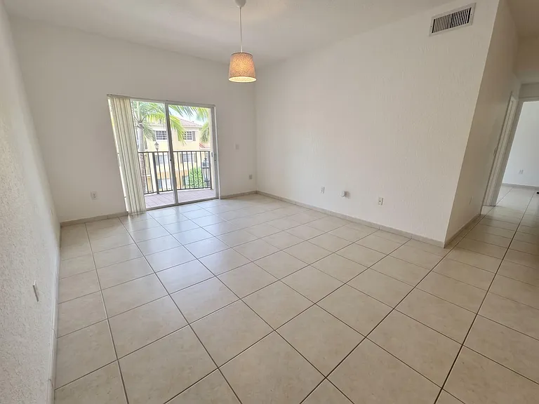 7240 NW 114th Ave #304 — Photo 4