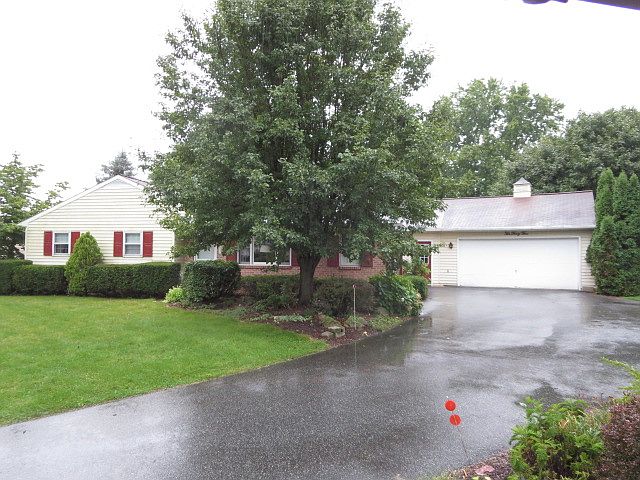 2nd image of 1045 Hunsicker Rd