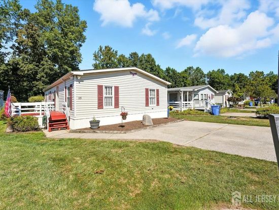 25 Twain Rd, North Brunswick, NJ 08902