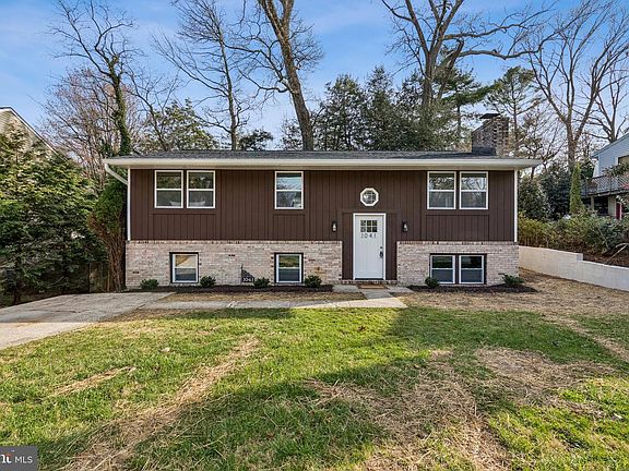 3rd image of 1041 Skyview Dr