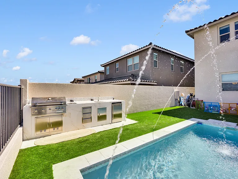 2252 Bird Of Prey St — Photo 4