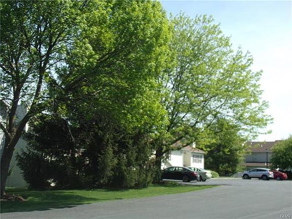 5th image of 304 Briarwood Dr #B