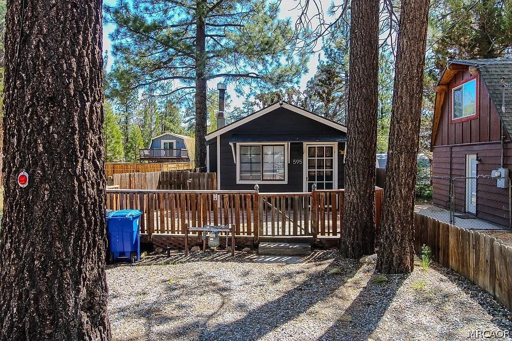 2 bed, 1.0 bath, 588 sqft, $1,550 — Photo 1