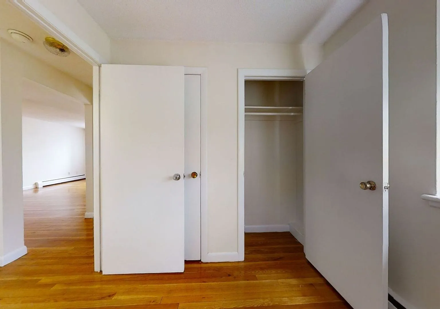 Brighton 1 Bedroom in a Walk-Up Building Available Now — Photo 3