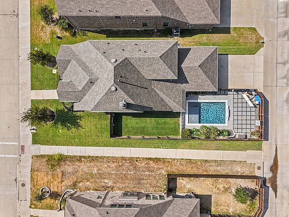 5th image of 1717 Vista Way