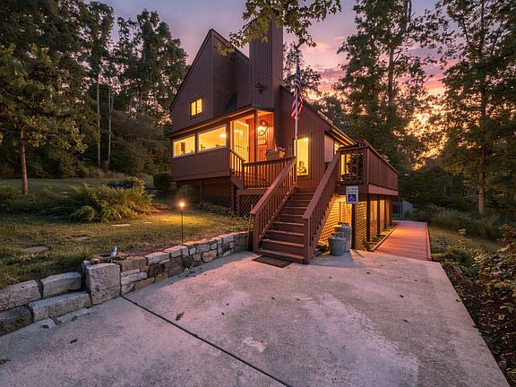 2nd image of 5425 Thorn Hollow Rd
