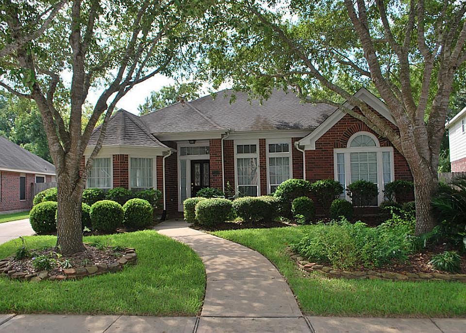 1st image of 2810 Five Oaks Dr