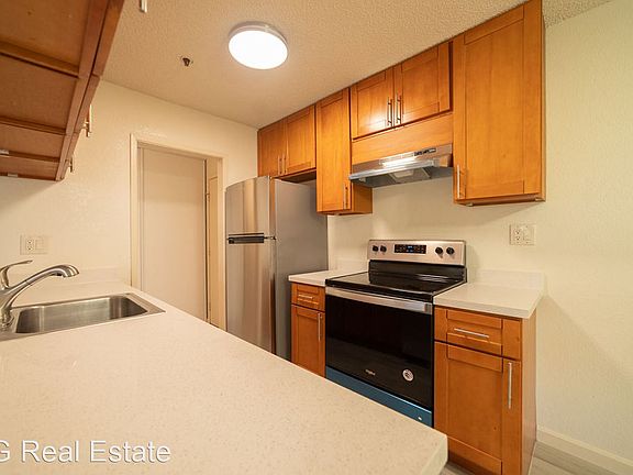 5th image of 378 Van Buren Ave #101