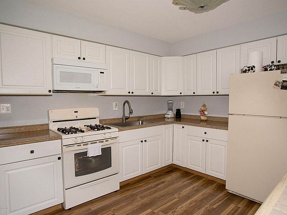 4th image of 44 Lakeview Dr