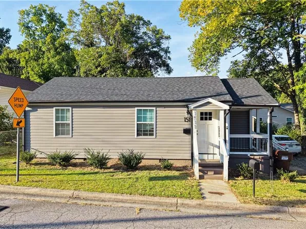 1511 Davis Ave, High Point, NC 27260