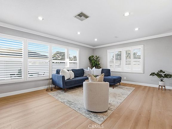 3rd image of 190 N Flower St