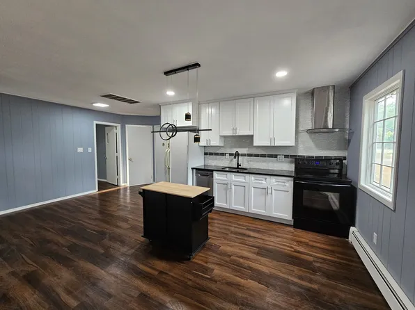 (undisclosed Address), East Northport, NY 11731