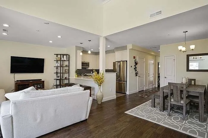 2 bed, 2.5 bath, 1854 sqft, $3,700 — Photo 2