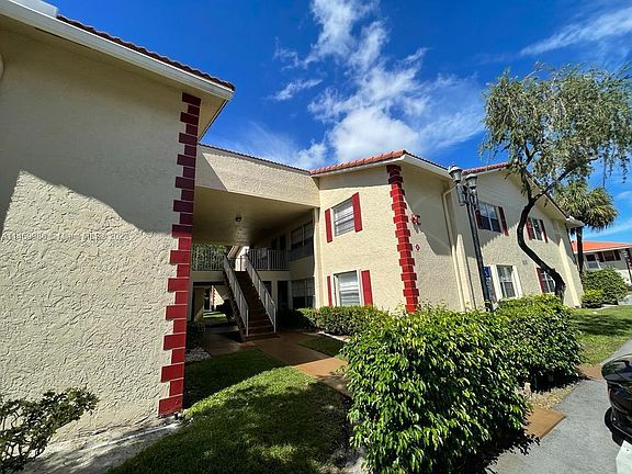 4th image of 3586 N University Dr #U-6