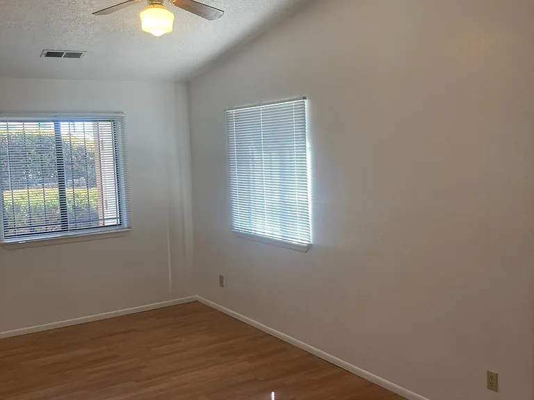 207 Princeton Dr SE #D — Photo 7