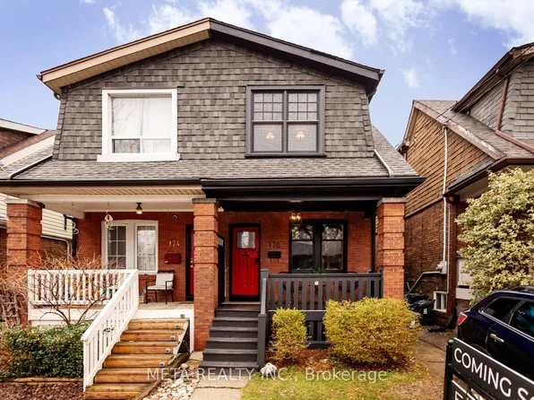 176 Gainsborough Rd, Toronto, ON M4L 3C4