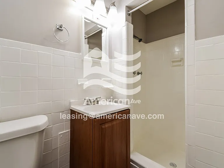 1335879_011_wm_-_main_bathroom_13548126.jpg