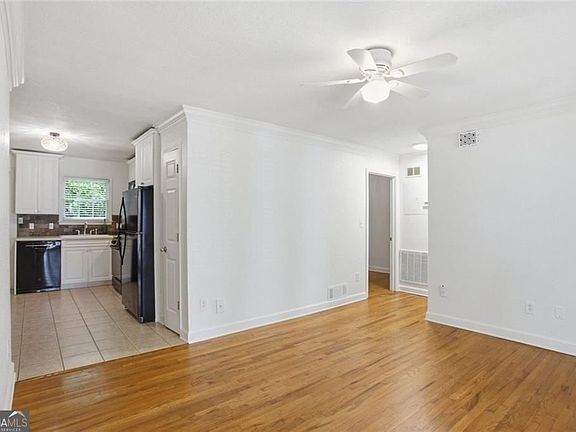 4th image of 869 Briarcliff Rd NE APT B18