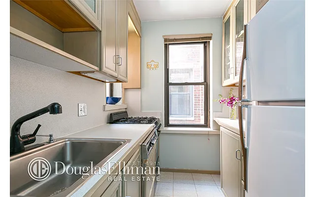 Sold by Douglas Elliman | media 4