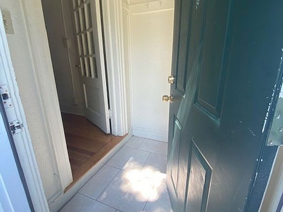 5th image of 378 Crown St