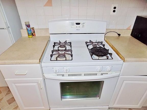 2nd image of 216 Saratoga St #1