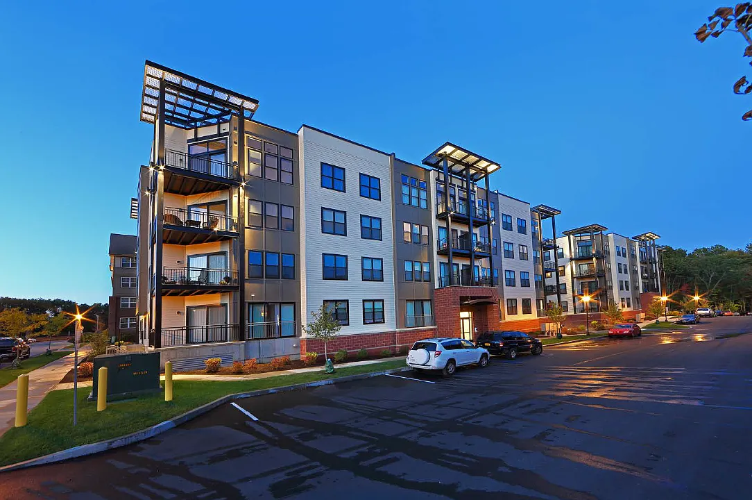 Excelsior Park Apartments — Photo 2