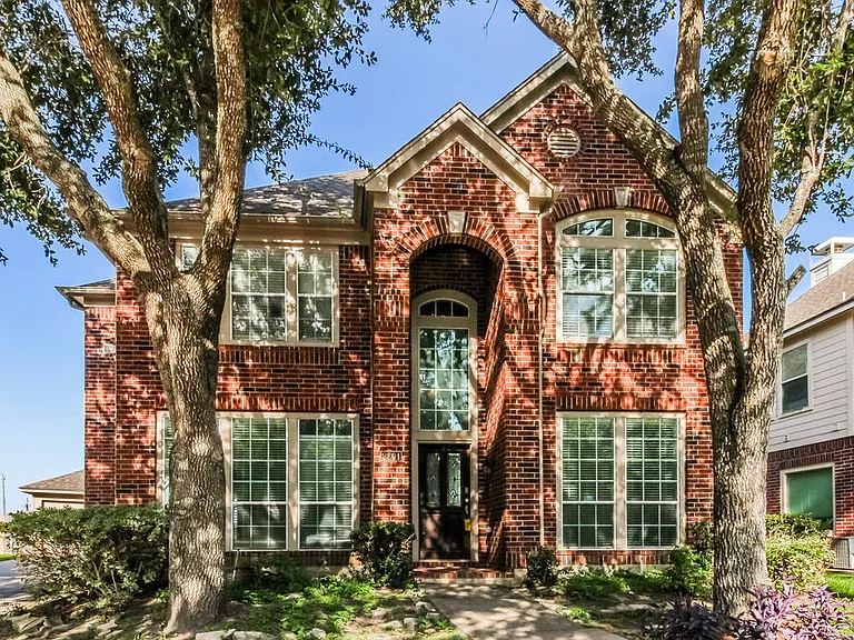 2804 Creek Bend Dr — Photo 1