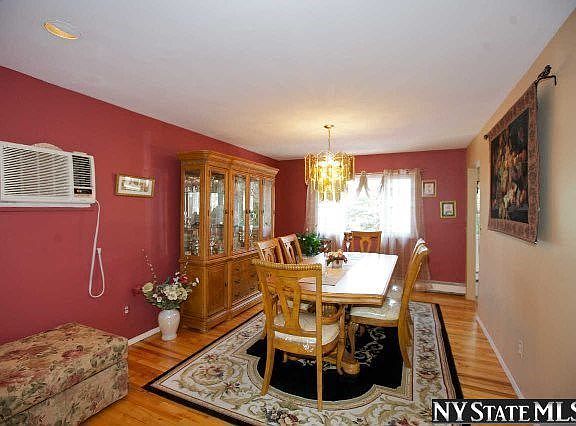 4th image of 540 Glen Ct