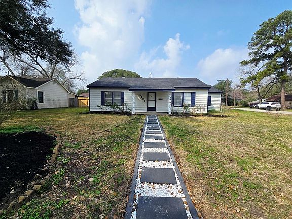 2nd image of 1300 Brazos St