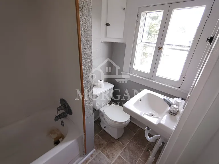 1104 Spring St — Photo 6