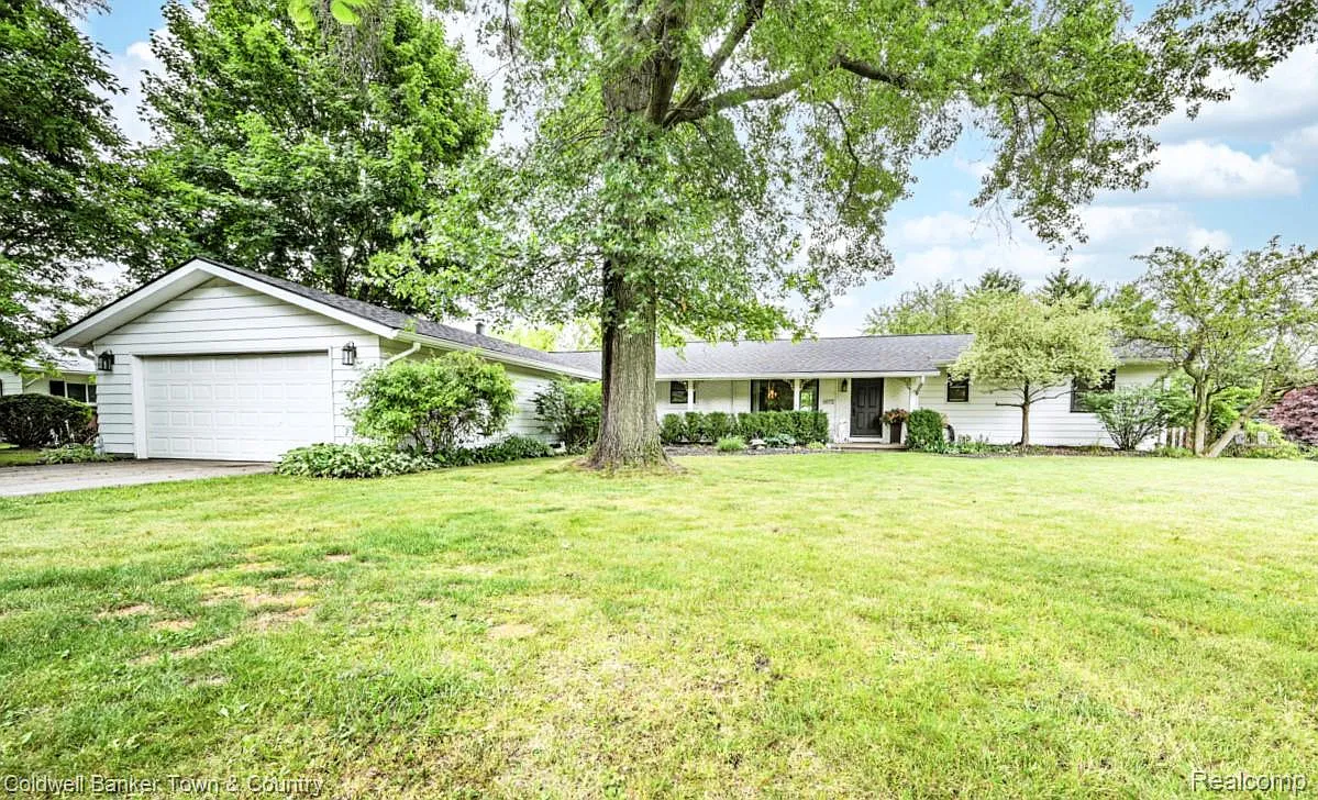 1072 Willow Ln photo 1