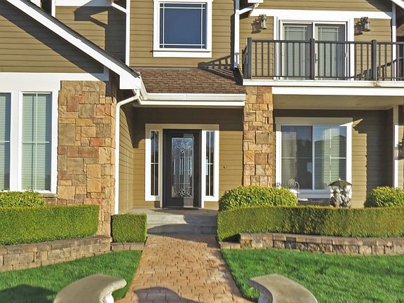 3rd image of 10401 176th Ave E