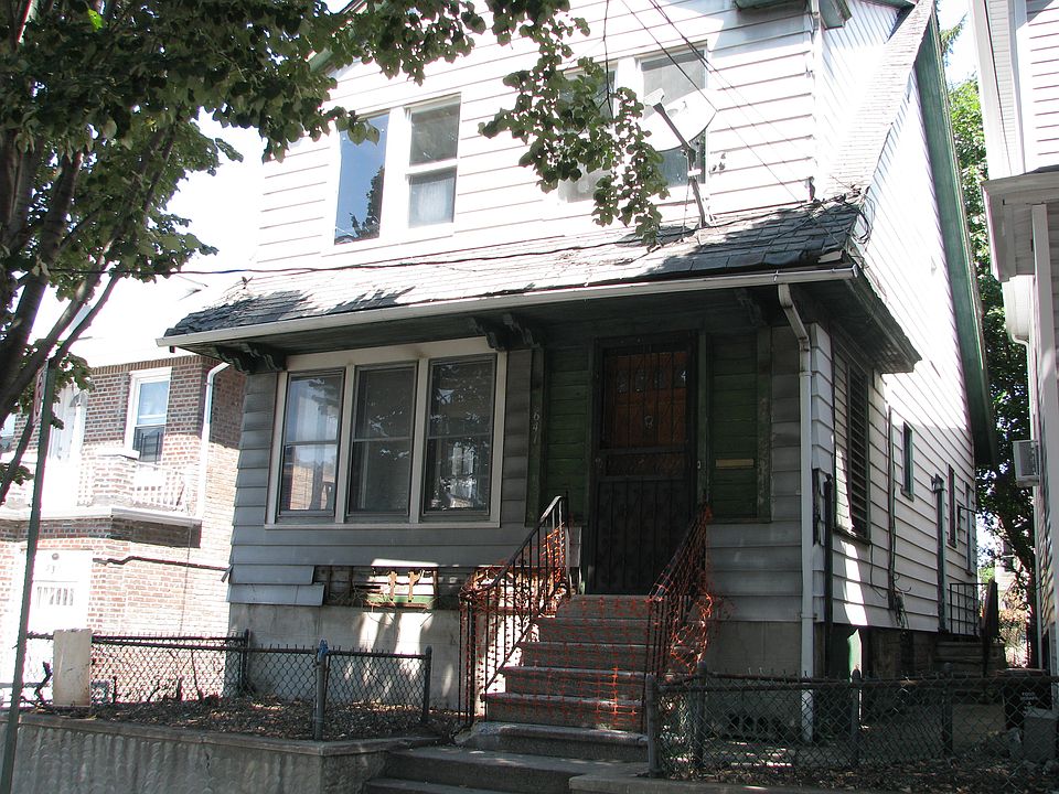 1st image of 641 E 223rd St