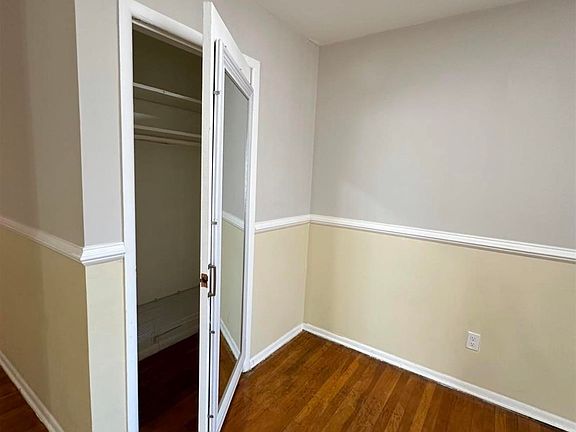 4th image of 374 Cator Ave #1