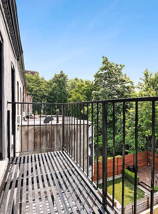 554 Putnam Ave #3