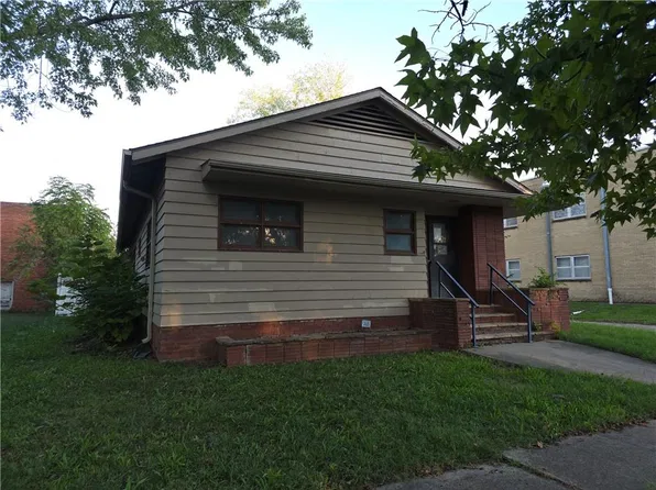 203 N Walnut St, Iola, KS 66749