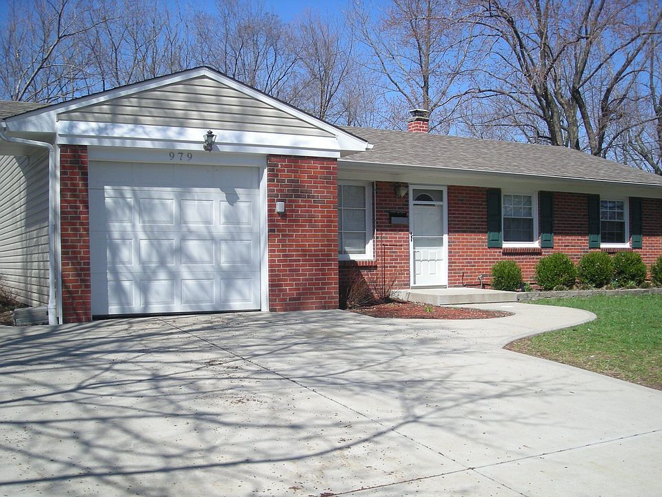 2nd image of 979 Stratford Pl