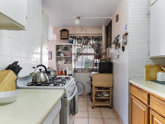 4th image of 80 La Salle St APT 9A