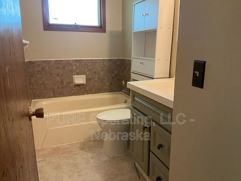 105 N Elm St — Photo 10