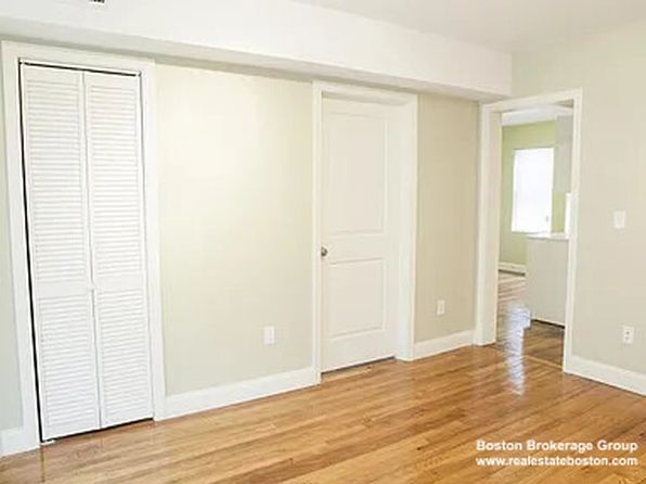 4043 Washington St #2