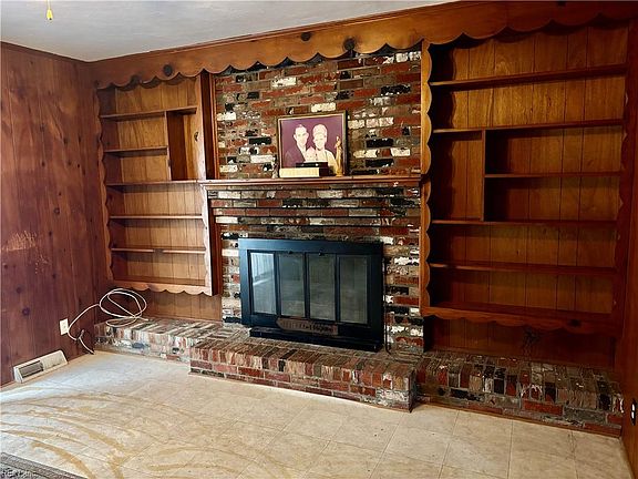 3rd image of 4601 Bromfield Ave