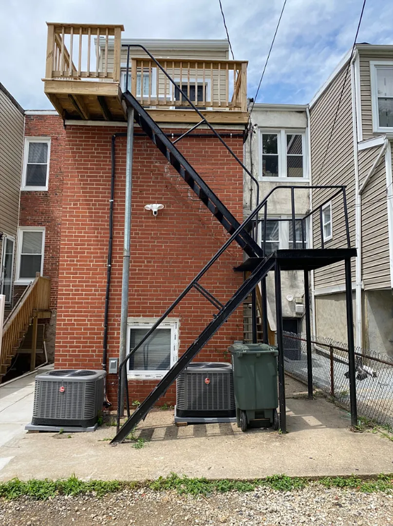 2311 Anoka Avenue $900 Room Available (Private Bath) — Photo 2