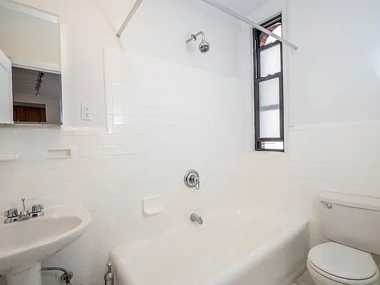 Rented by City Connections Realty | media 5