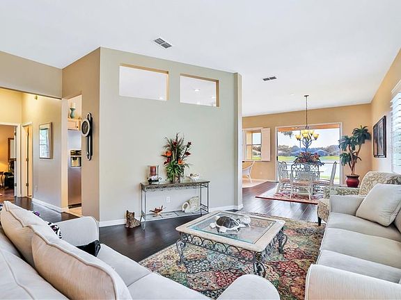 2nd image of 799 Lakeworth Cir