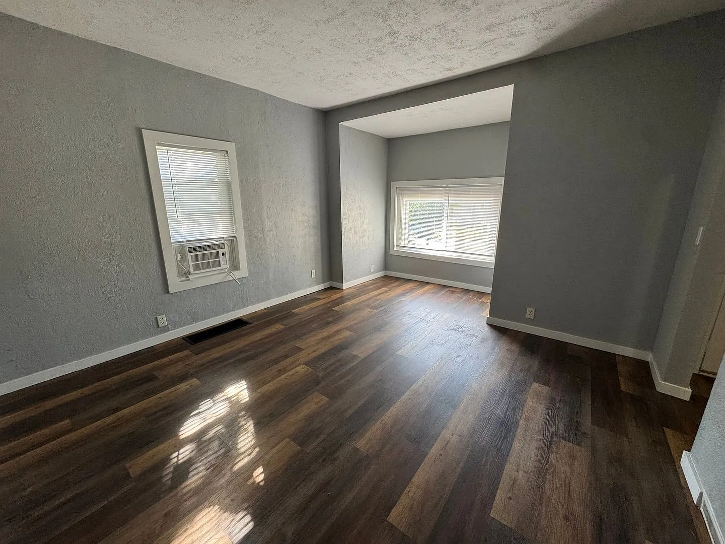 Available Now! 4 Bedroom Moline Rental, Pet Friendly — Photo 4