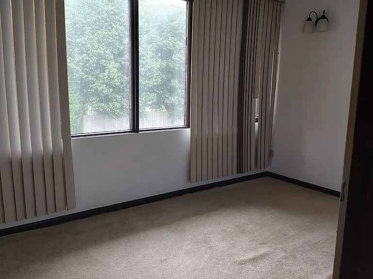 120 Vernon Ave #9 — Photo 5